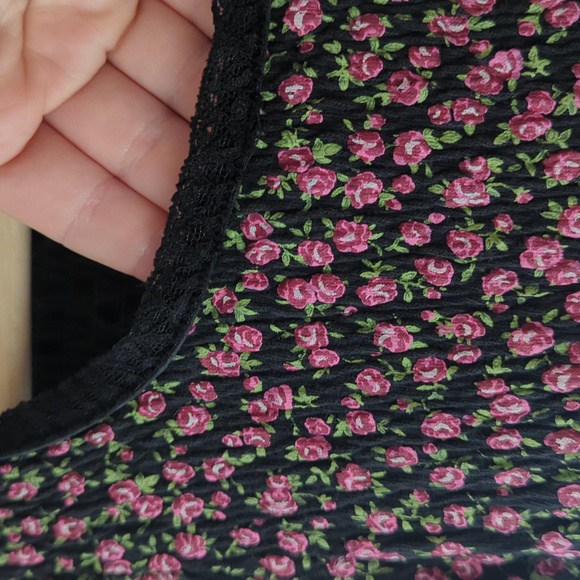 Vintage 90s Y2K Barbiecore Rose Print Black Lace Trim Rouche Crop Top - Picture 3 of 6